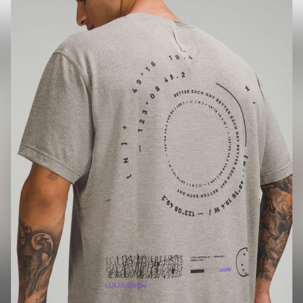 Men’s gray Relaxed-Fit Training Short Sleeve Shirt - Large